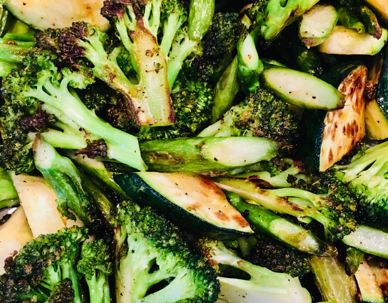 Grüner Spargel, Broccoli, Zucchini